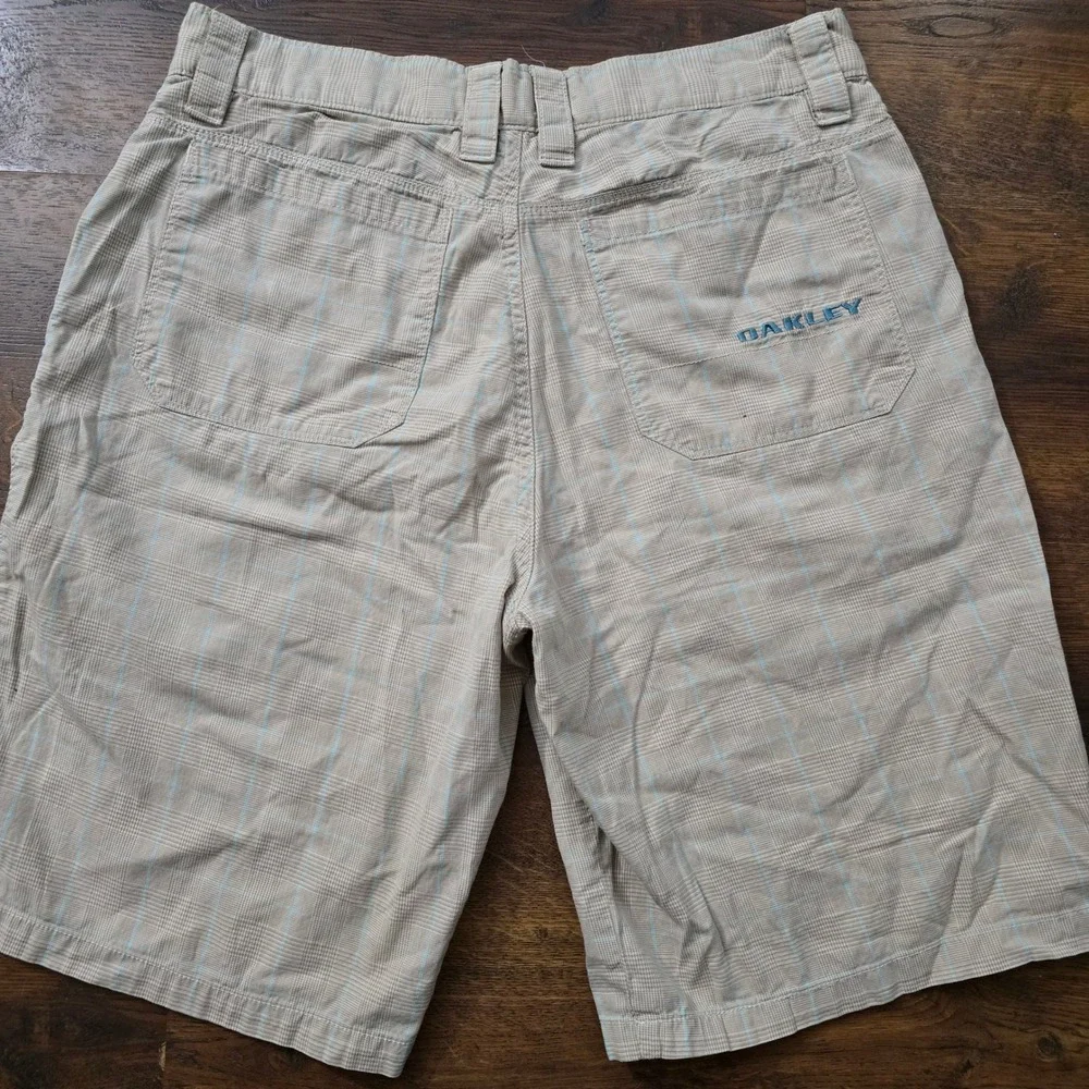 Oakley Mens Plaid Golf Shorts Tan Blue Size 33 Embroidered Logo Casual Summer